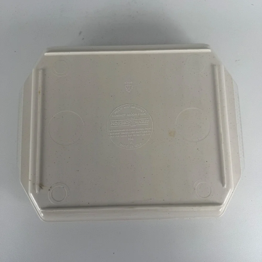 Nordic‎ Ware Microwave Bacon Rack with Lid White 2pc